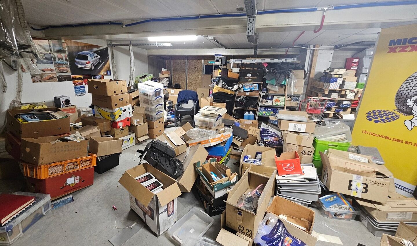 Garage + berging te koop in Sint-Pieters-Leeuw
