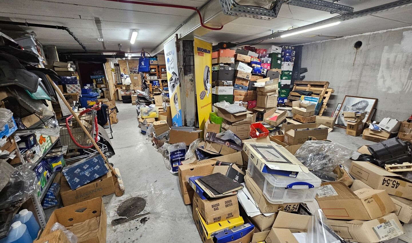 Garage + berging te koop in Sint-Pieters-Leeuw