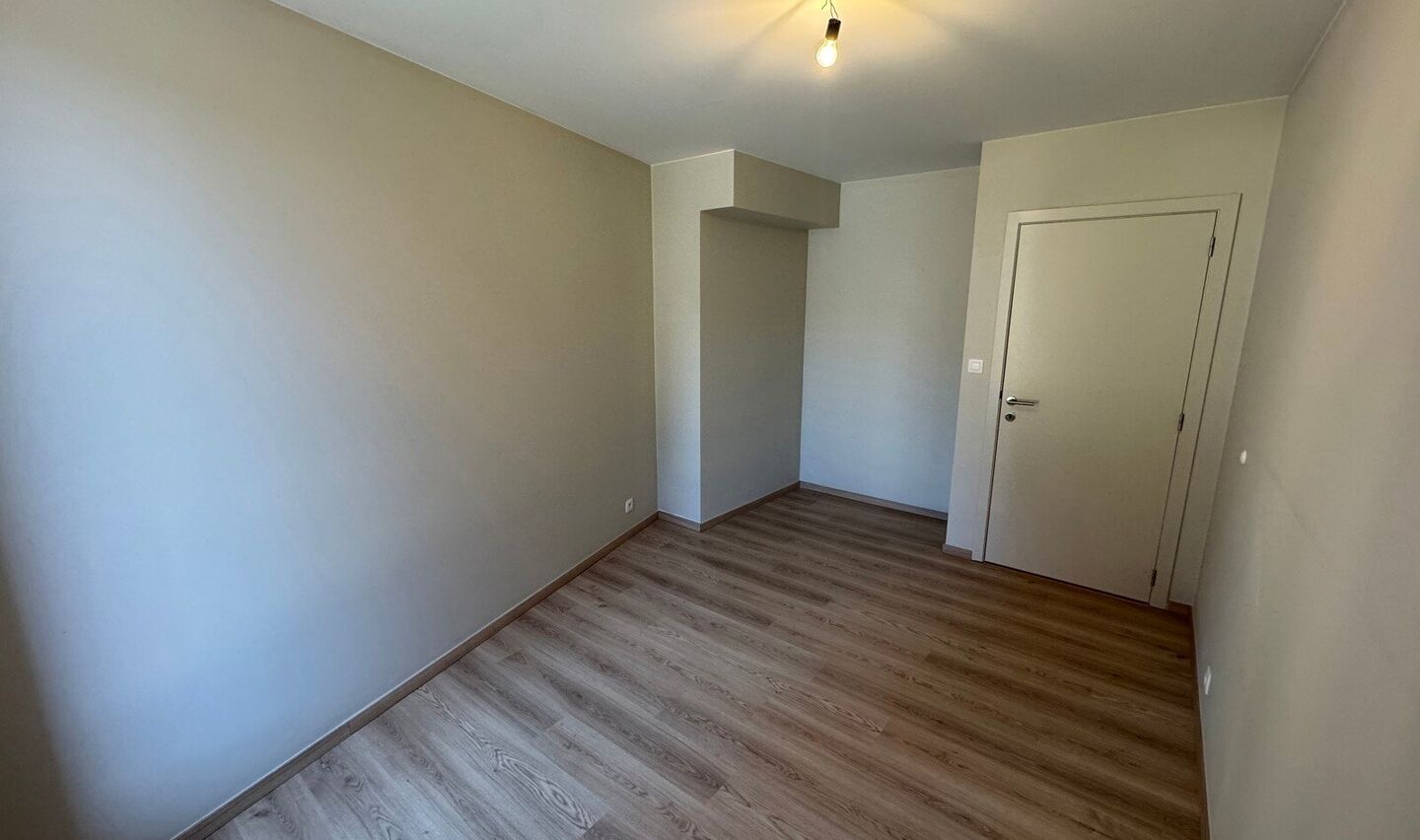 Gelijkvloerse verdieping te huur in Halle