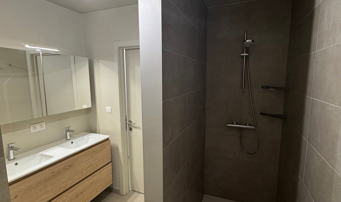 Gelijkvloerse verdieping te huur in Halle