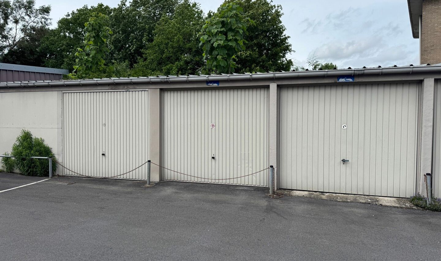 Gesloten garagebox te huur in Sint-Pieters-Leeuw