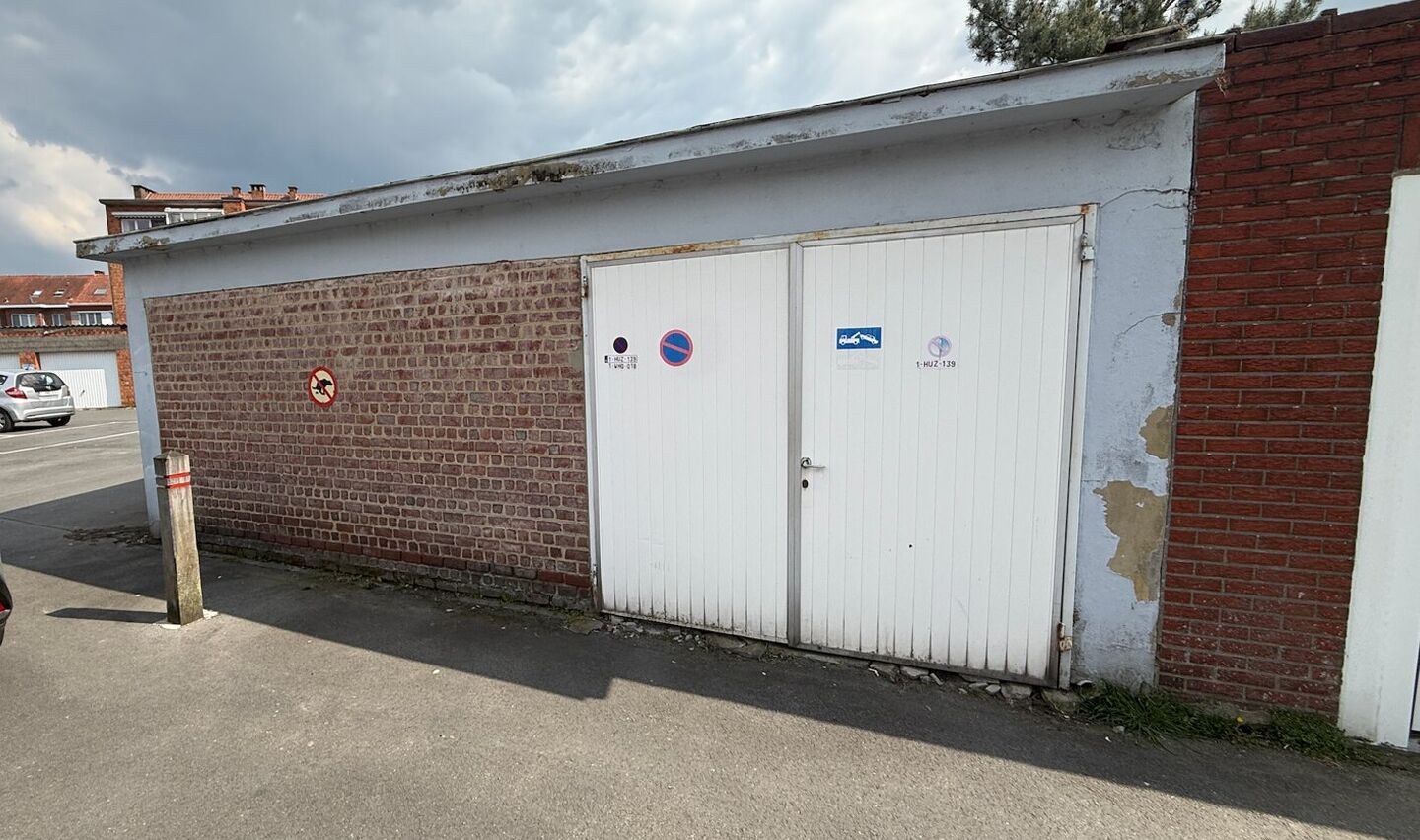 Gesloten garagebox te koop in Sint-Pieters-Leeuw Ruisbroek