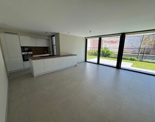 Gelijkvloerse verdieping te huur in Halle