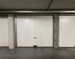 Gesloten garagebox te koop in Sint-Jans-Molenbeek